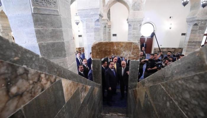 رئيس الوزراء العراقي يتفقد منبر الجامع النوري