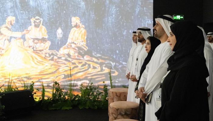 ذياب بن محمد بن زايد يزور معرض الصيد والفروسية