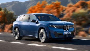 السيارة BMW iX3