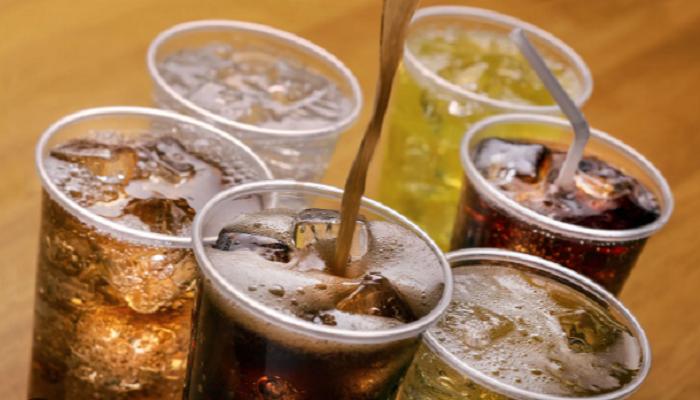 المشروبات الغازية منخفضة السعرات تزيد خطر تراجع القدرات العقلية 