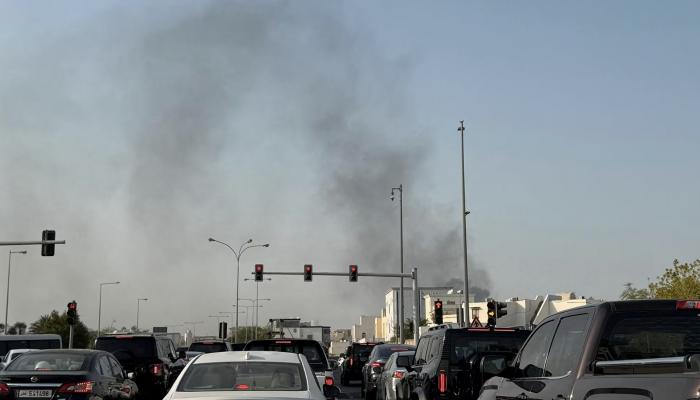 الدخان يتصاعد جراء التفجيرات في العاصمة القطرية