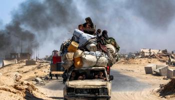 عائلات تنزح من غزة رغم وجع الذكريات