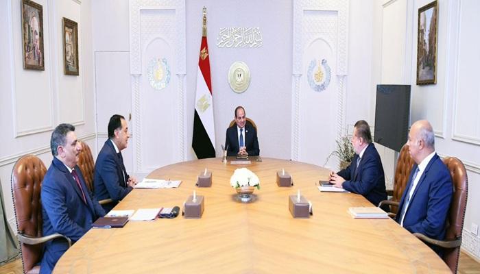 جانب من اجتماع الرئيس المصري مع المسؤولين