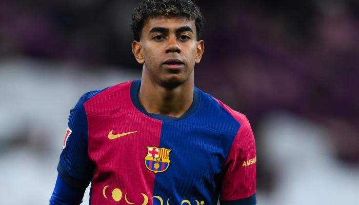 لامين يامال لاعب برشلونة