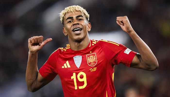 لامين يامال نجم برشلونة