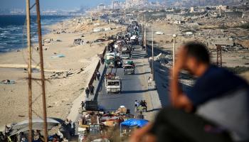 غزيون يغادرون المدينة