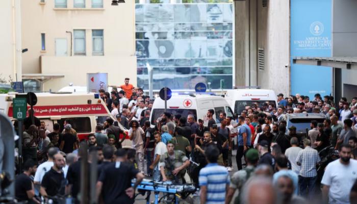سيارات إسعاف تنقل مصابين في تفجيرات البيجر-صورة أرشيفية