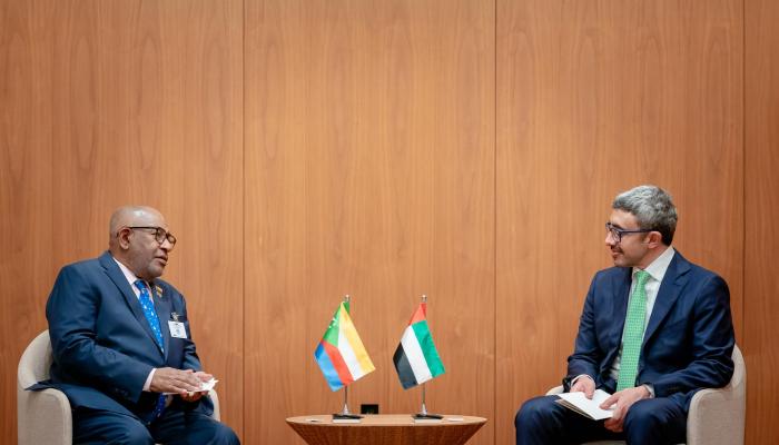 الشيخ عبدالله بن زايد آل نهيان مع رئيس جزر القمر