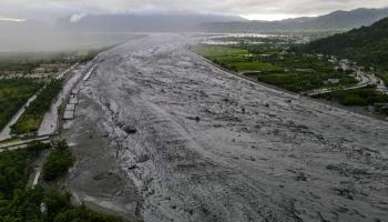 فيضانات في تايوان جراء انهيار سد طبيعي