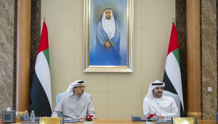 الشيخ منصور بن زايد آل نهيان والشيخ مكتوم بن محمد بن راشد آل مكتوم