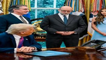 راسل فوت (ذو اللحية) مع ترامب 