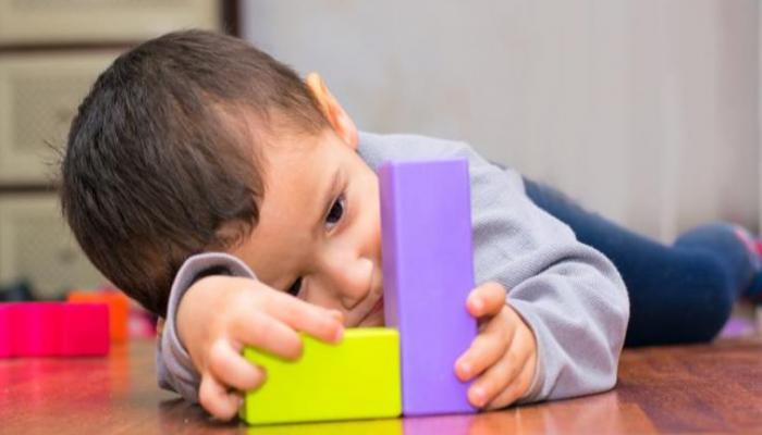 أسباب مرض التوحد لدى الأطفال