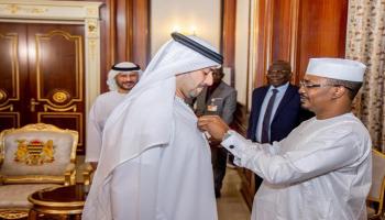 الرئيس التشادي يمنح رئيساً تنفيذياً لشركة إماراتية وسام «الفارس الوطني»