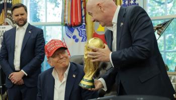 إنفانتينو يقدم كأس العالم لترامب