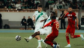 جانب من مباراة ضمك والأهلي في الدوري السعودي