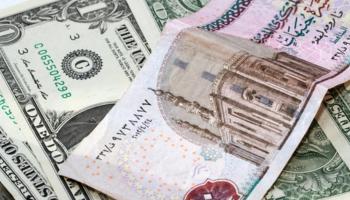عملات ورقية فئة 1 دولار و10 جنيهات