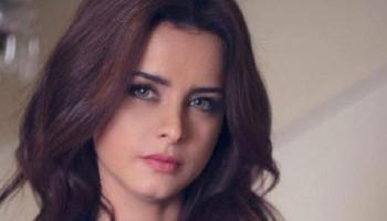 الفنانة نور 