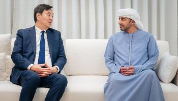 الشيخ عبدالله بن زايد آل نهيان مع المبعوث الصيني