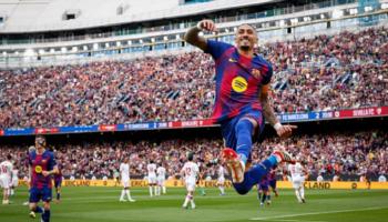 برشلونة يفوز على إشبيلية 5-2
