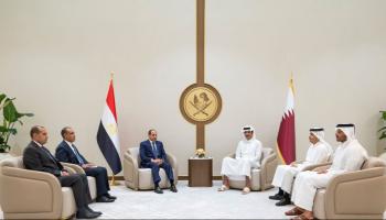 الشيخ تميم بن حمد خلال لقائه بالرئيس المصري عبدالفتاح السيسي
