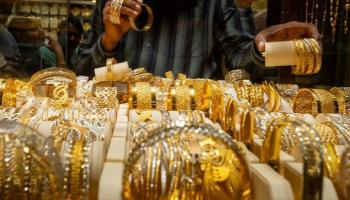 سعر الذهب يواصل التراجع في الأسواق المصرية