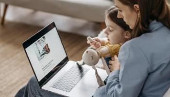 أزمة الأم العاملة في مصر