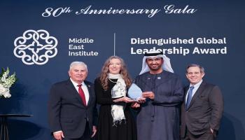 لحظة تكريم الدكتور سلطان الجابر