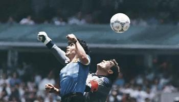 دييغو أرماندو مارادونا وبيتر شيلتون