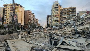 صورة خامنئي وسط دمار بالضاحية الجنوبية في بيروت