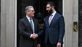 الرئيس السوري أحمد الشرع مع رئيس الوزراء البريطاني كير ستارمر
