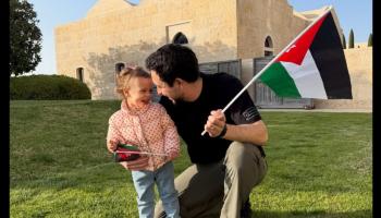 الأمير الحسين يحتفل بيوم العلم الأردني مع ابنته