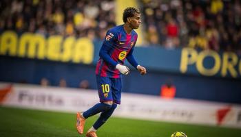 لامين يامال جناح فريق برشلونة