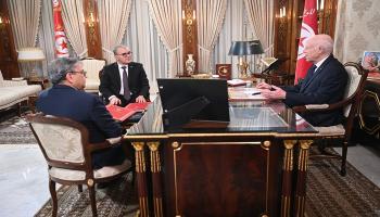الرئيس التونسي مع وزير الاقتصاد ومحافظ البنك المركزي