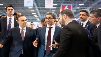 الشيخ منصور بن زايد آل نهيان أثناء وصوله لتركيا - وام