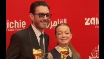 منى رفقة والدها أحمد زاهر 