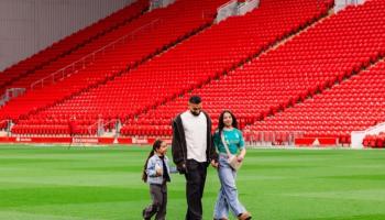 محمد صلاح وابنتاه في لحظات مؤثرة