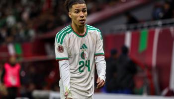 قبال لاعب منتخب الجزائر