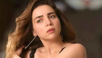 الفنانة مي عز الدين