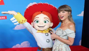 تايلور سويفت تقدم أغنية جديدة لفيلم Toy Story 5