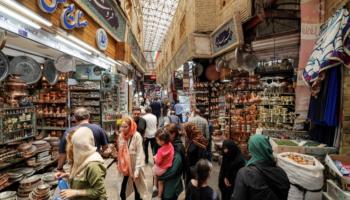 متسوقون في طهران