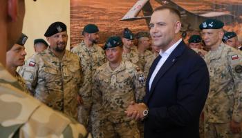 الرئيس البولندي وسط أفراد الجيش
