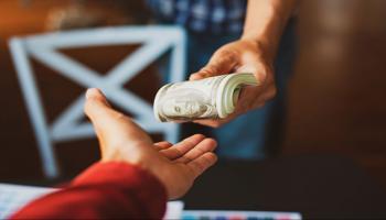 حزمة أوراق نقدية من عملة الدولار الأمريكي