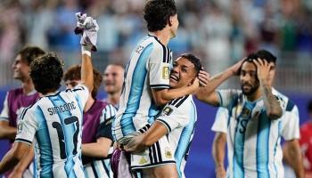 جوليان ألفاريز ونجوم الأرجنتين