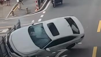حادث انقلاب سيارة في الصين