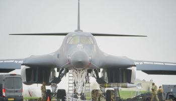 قاذفة قنابل من طراز B-1