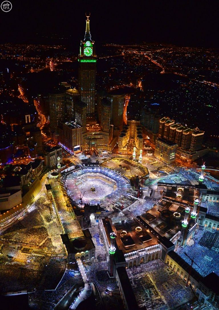 بالصور.. 2 مليون زائر للبيت الحرام يلتمسون ليلة القدر - صورة 3