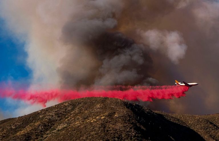 سحابة من الدخان الناجم عن حريق غابات كاليفورنيا