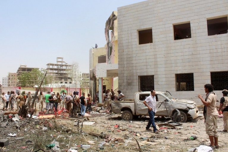 آثار خلفها تفجير داعش الانتحاري في عدن