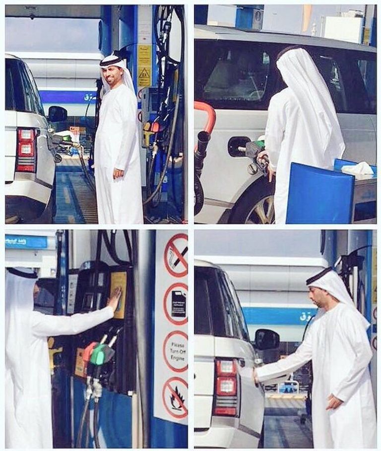 وزير الطاقة الإمارتي أثناء تعبئته لوقود سيارته بنفسه