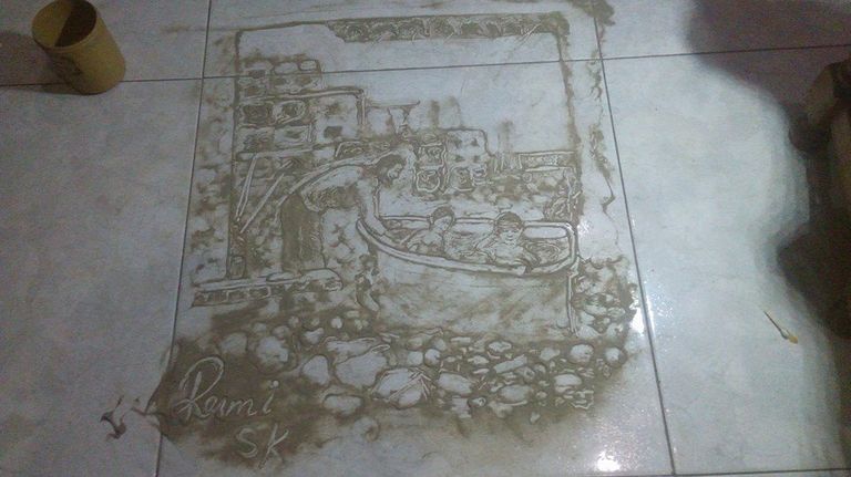 الشاب رامى أمام أحد أعماله